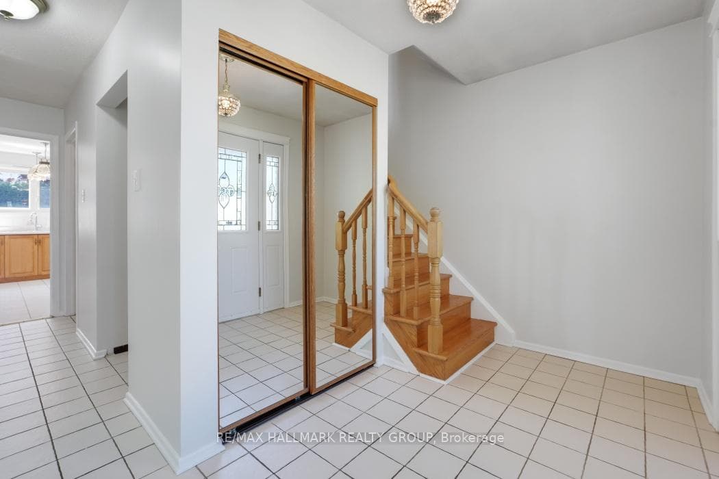2187 Hamelin Crescent photo 6