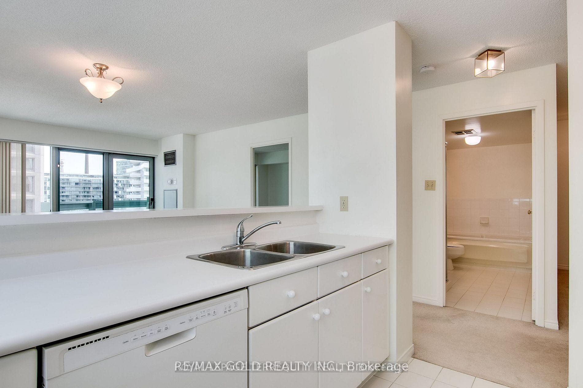 10 Queens Quay Unit 603 photo 10