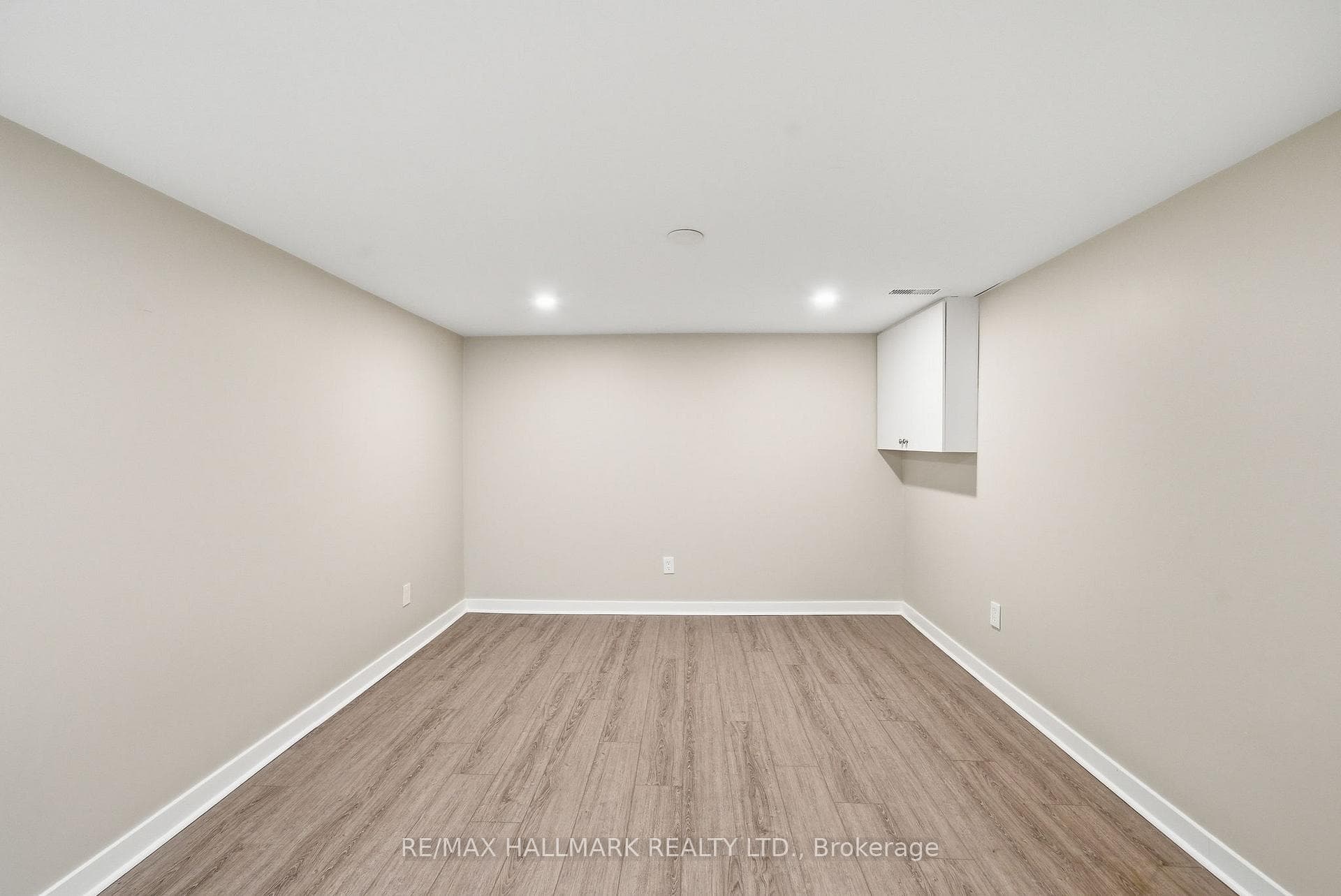 28 Langbourne Place photo 33