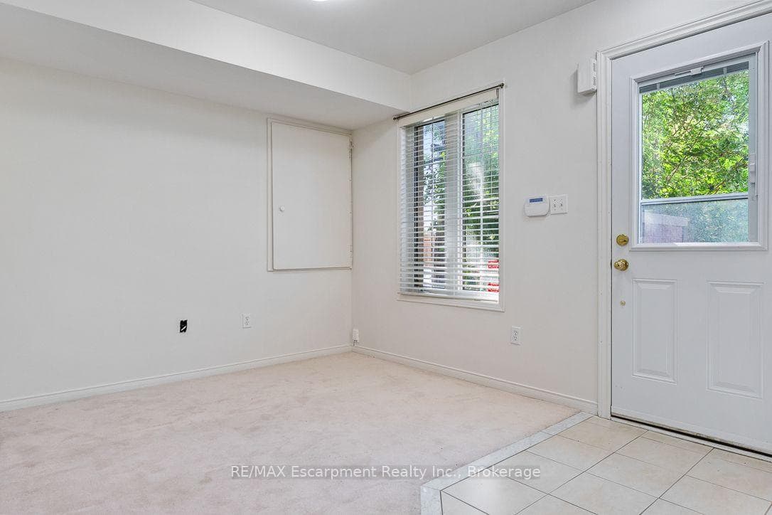 8 JIM BAIRD Mews photo 6