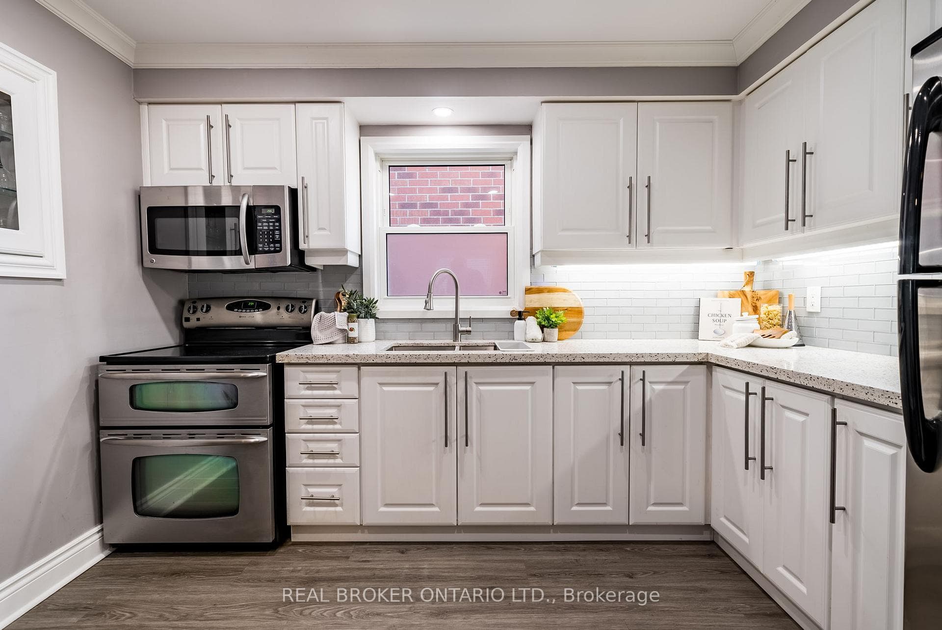 86 Brockman Crescent photo 6