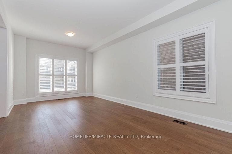1348 Harrington Street photo 5
