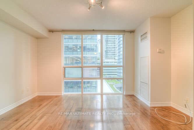 30 Grand Trunk Crescent Unit 1010 photo 5