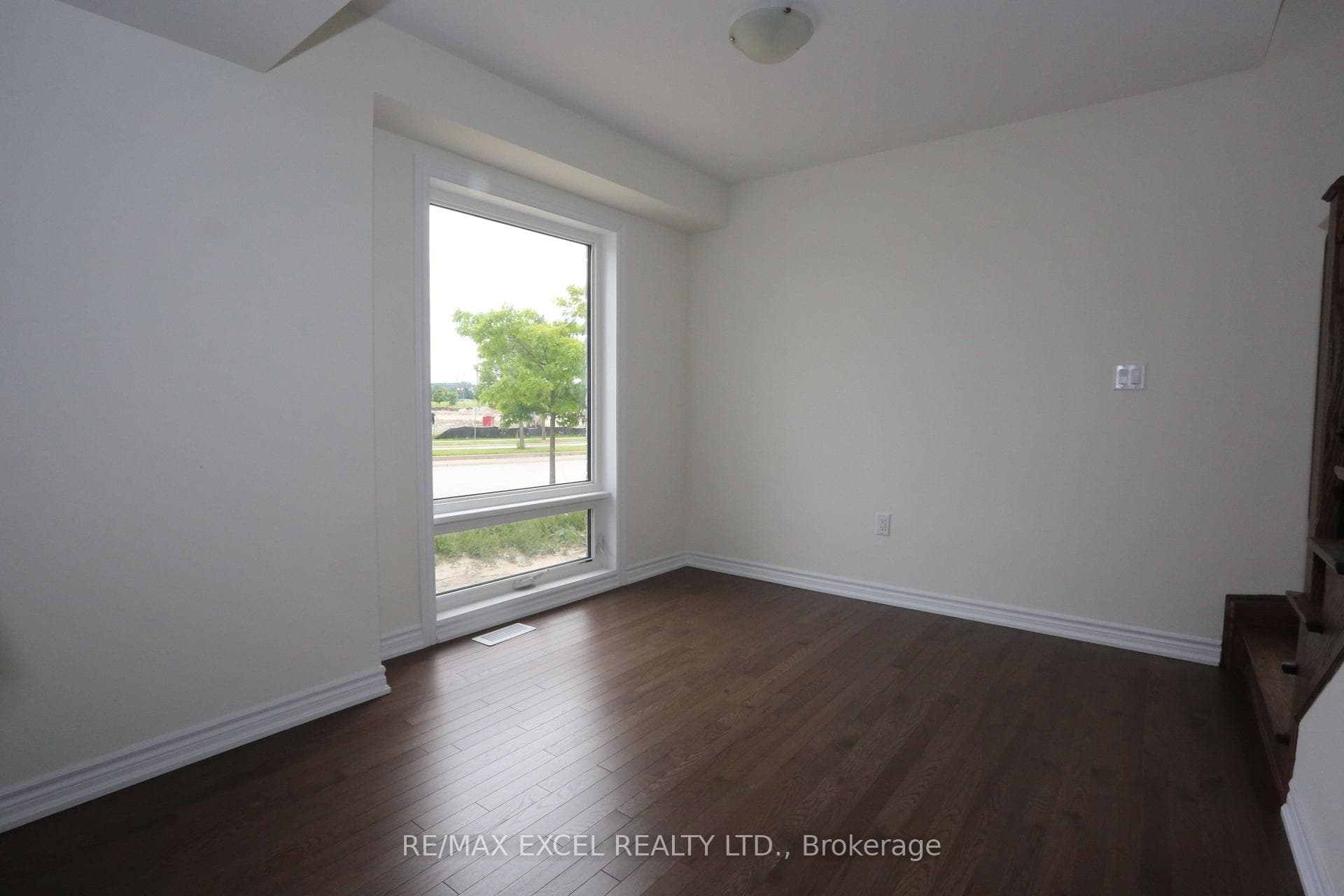 156 Blick Crescent photo 9