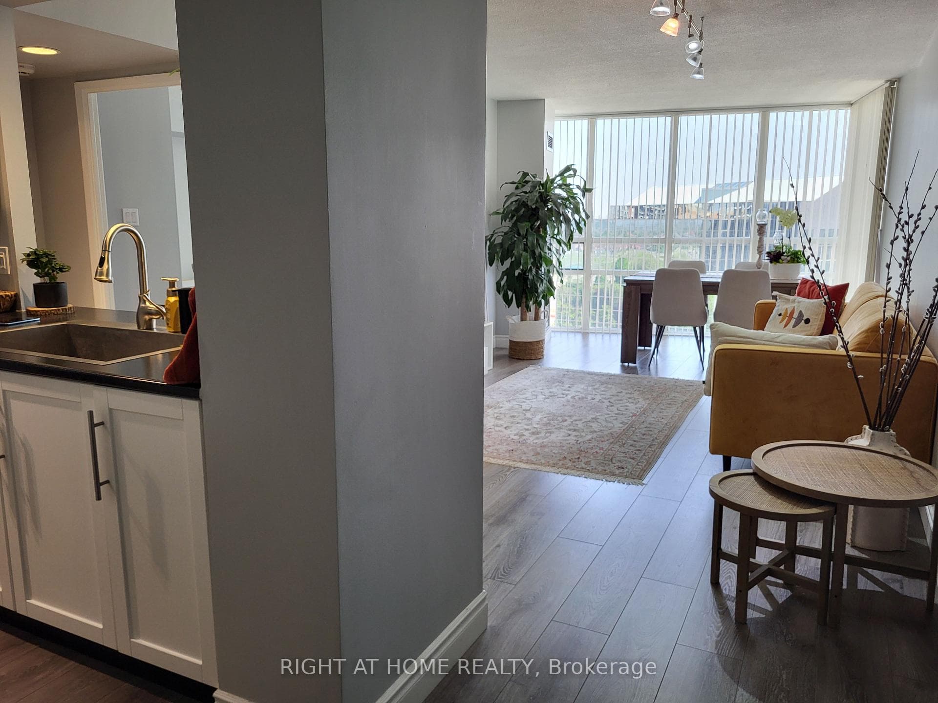50 Eglinton Avenue Unit 1204 photo 6