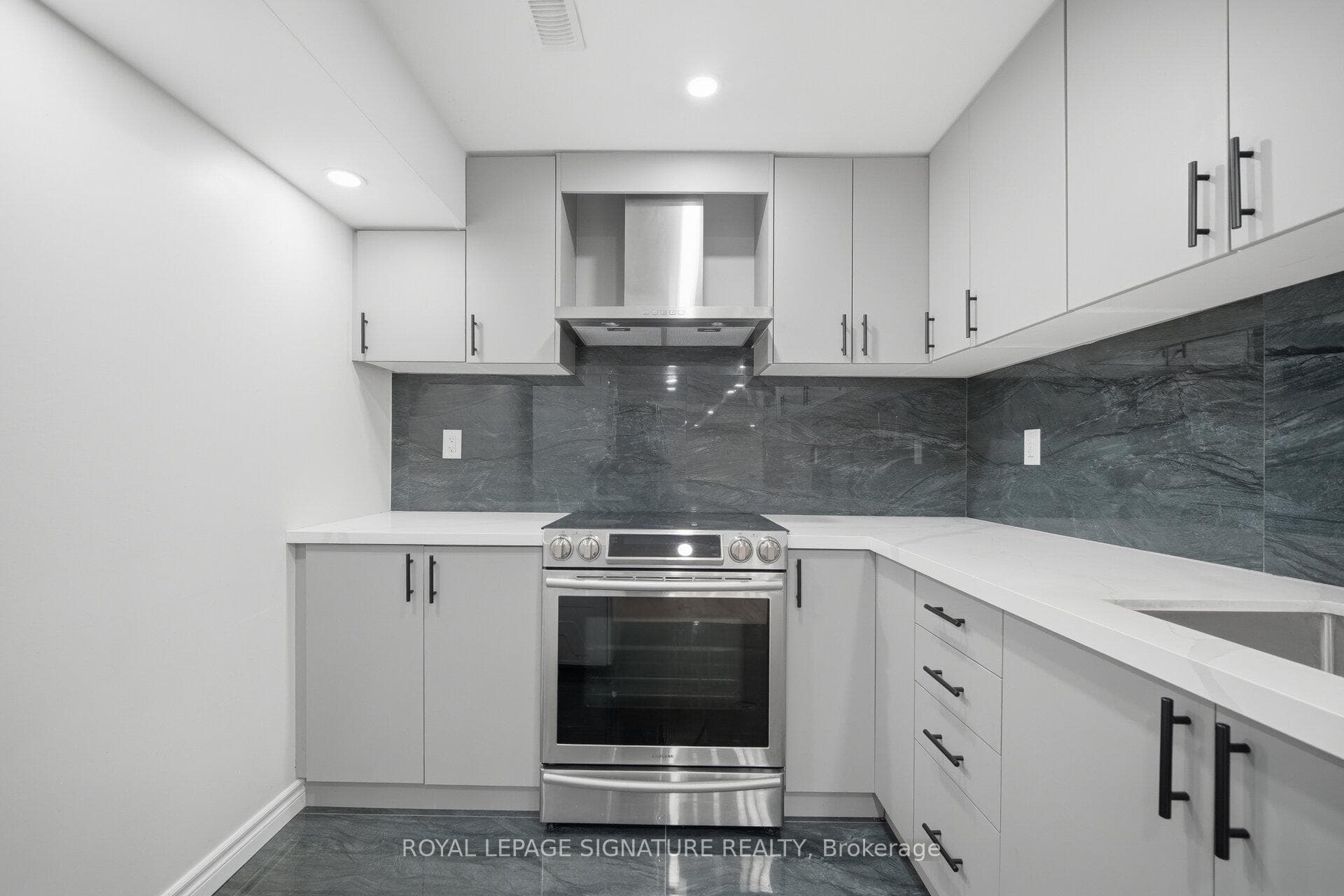 60 Lofthouse Drive photo 27