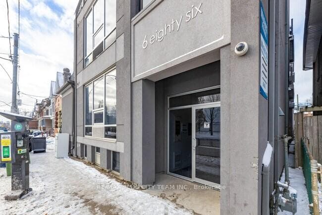 686 Bathurst Street Unit 202 photo 2
