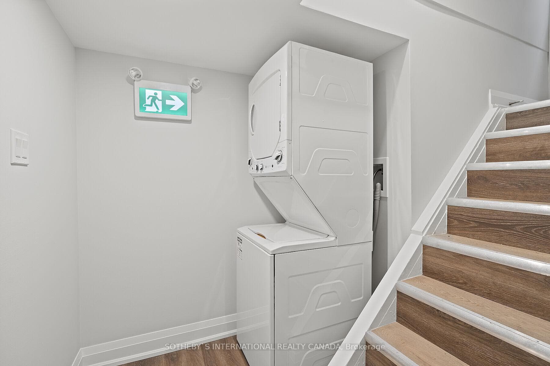 30 Strathgowan Avenue Unit Lower photo 18