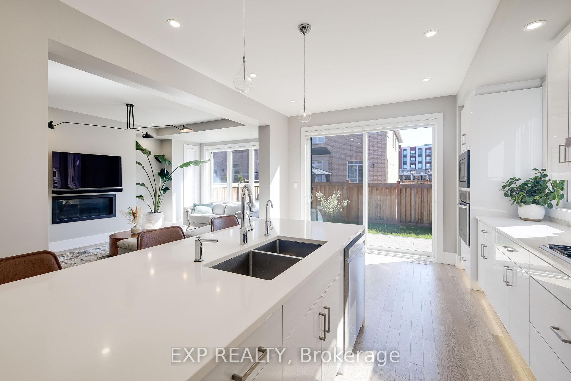 3221 Daisy Way photo 5