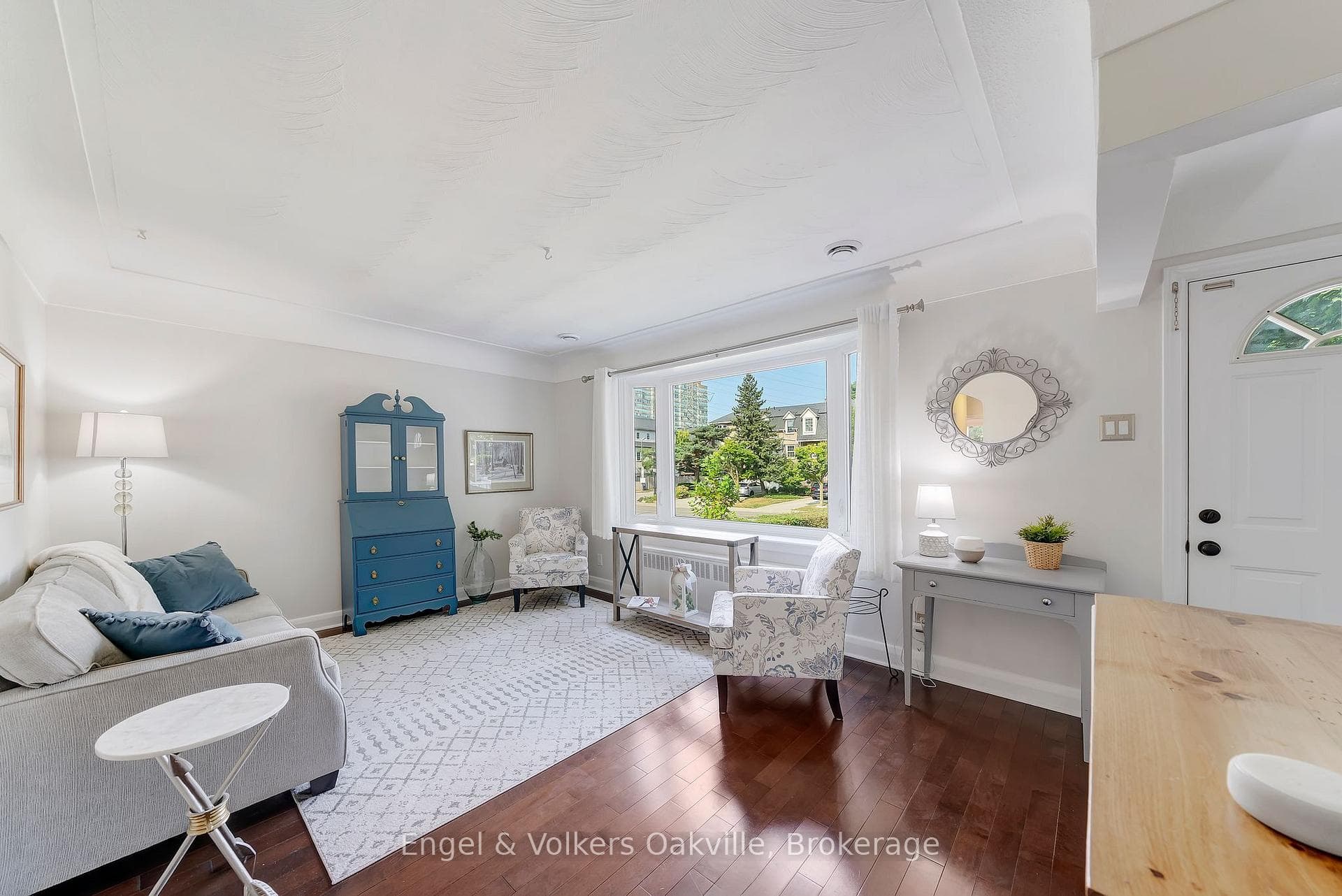 1354 Ontario Street photo 4