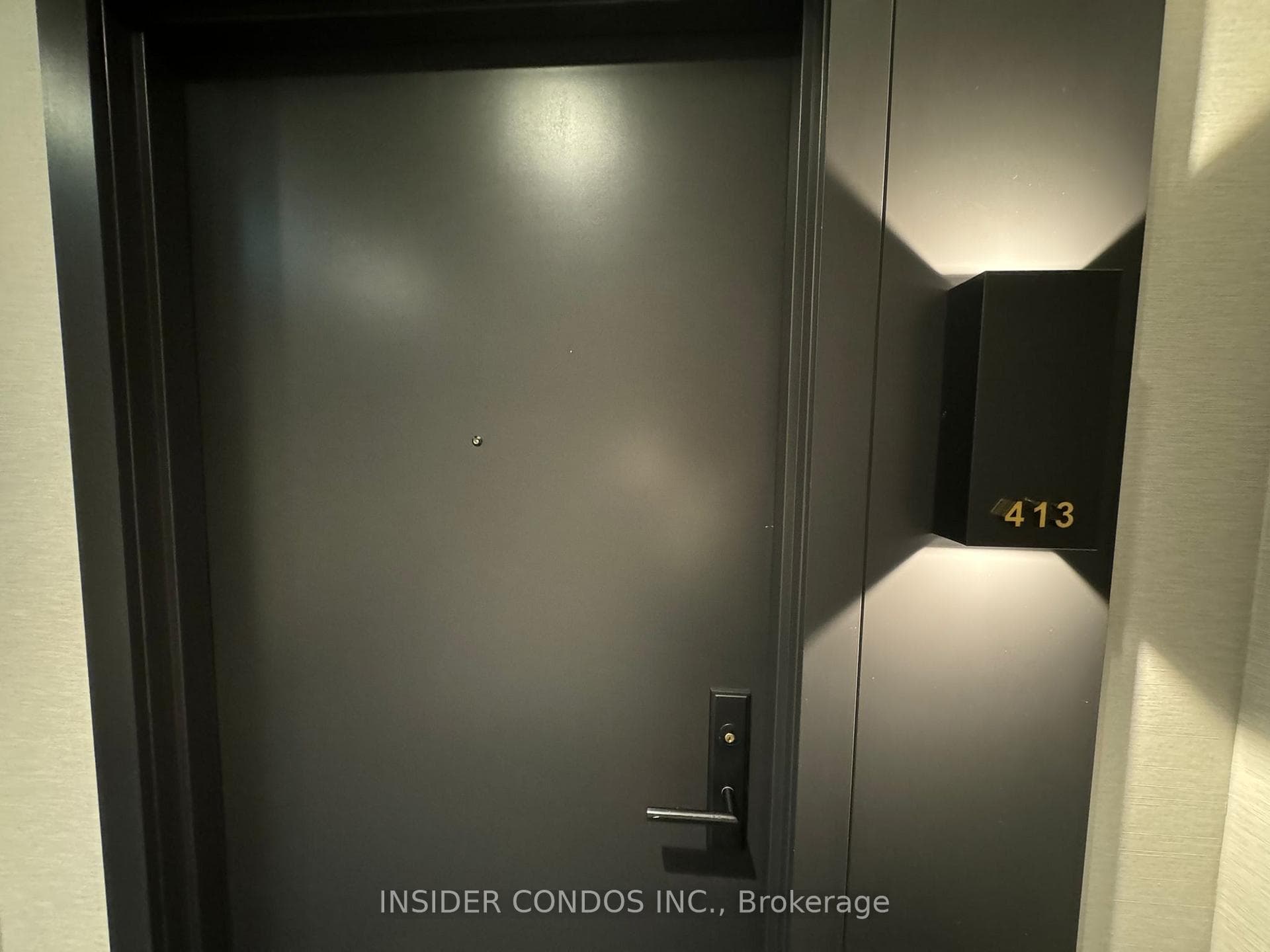 500 Dupont Street Unit 413 photo 2