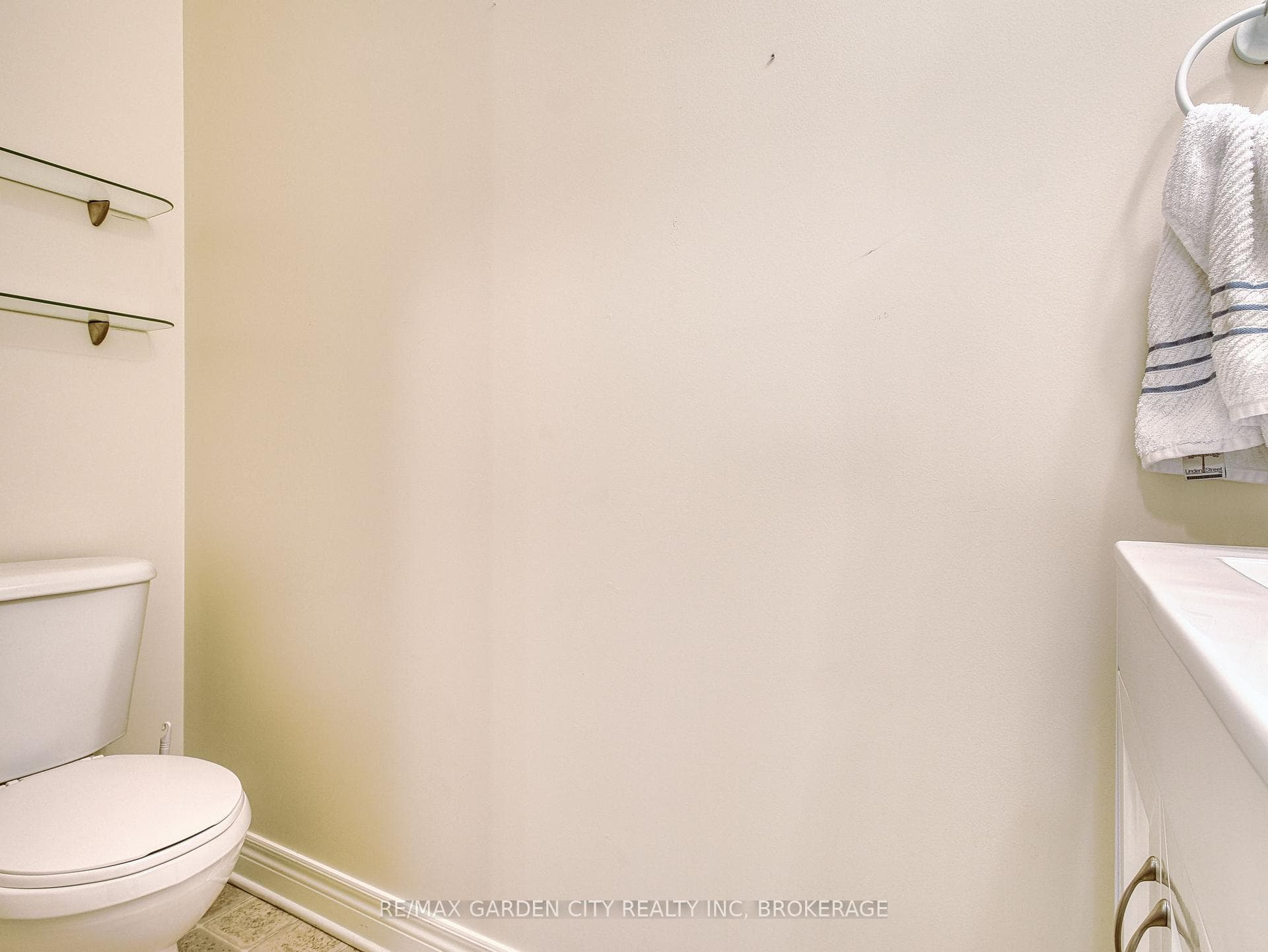 Main floor 2pc bathroom
