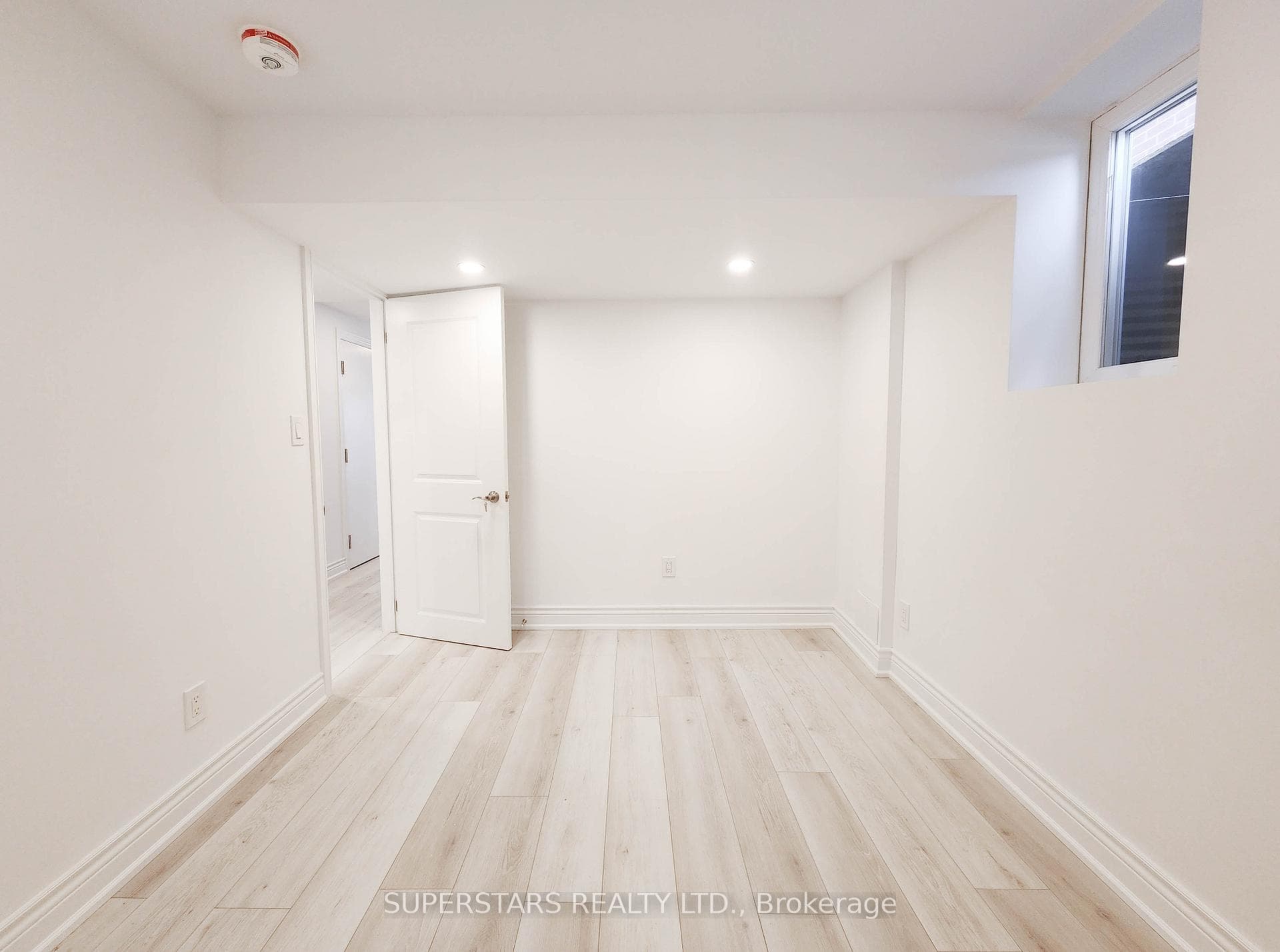 274 Riverlands Avenue Unit (Basement) photo 9