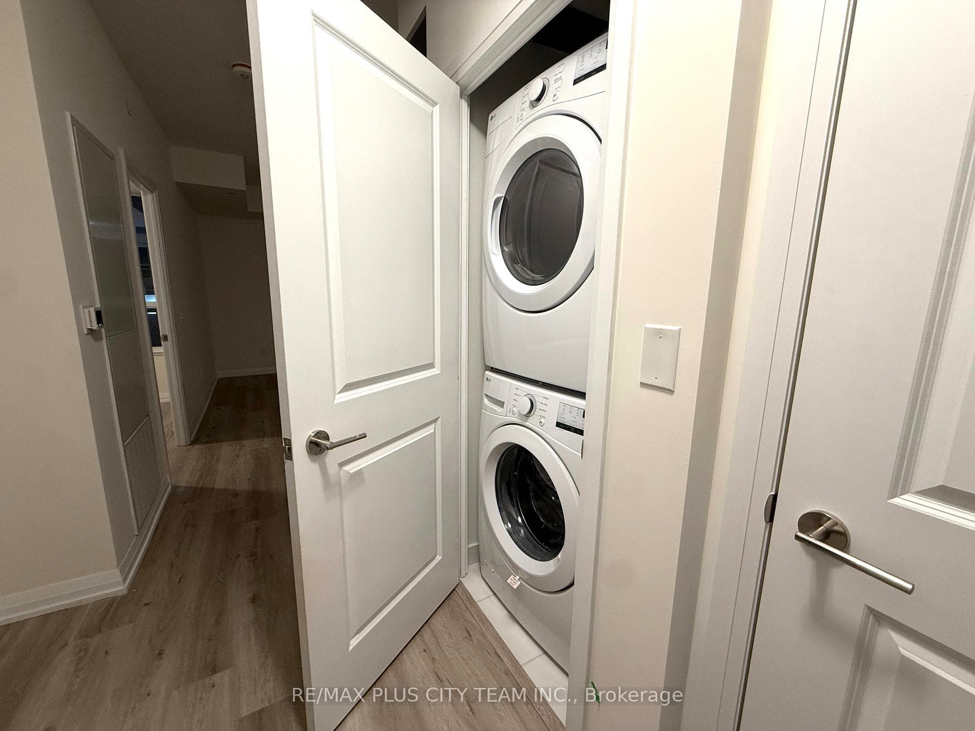 3260 Sheppard Avenue Unit 2201 photo 9