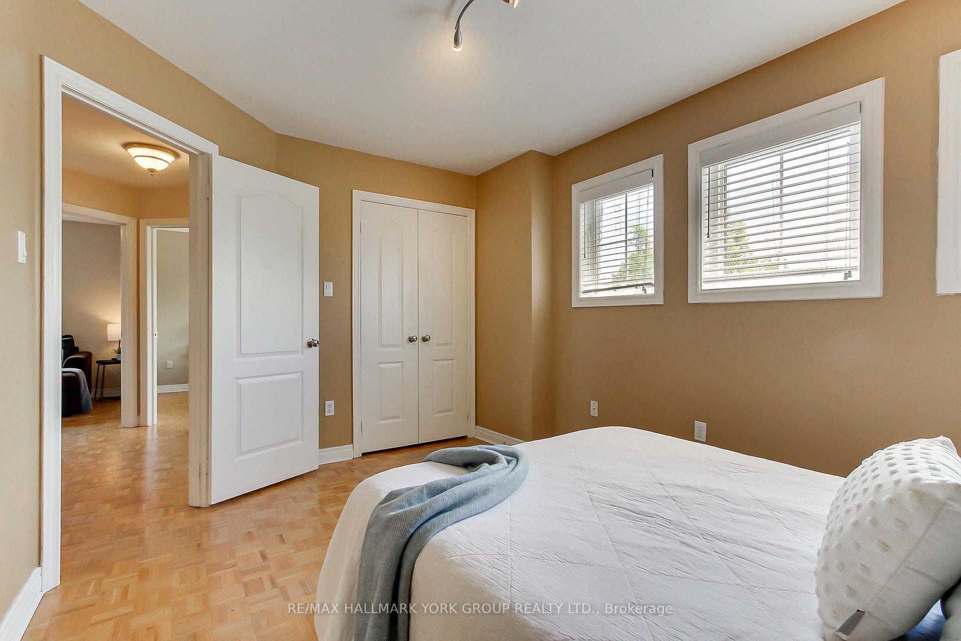 571 Goodyear Crescent photo 35