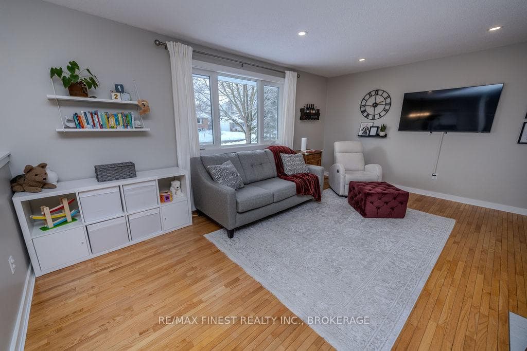 576 Chesham Place photo 16