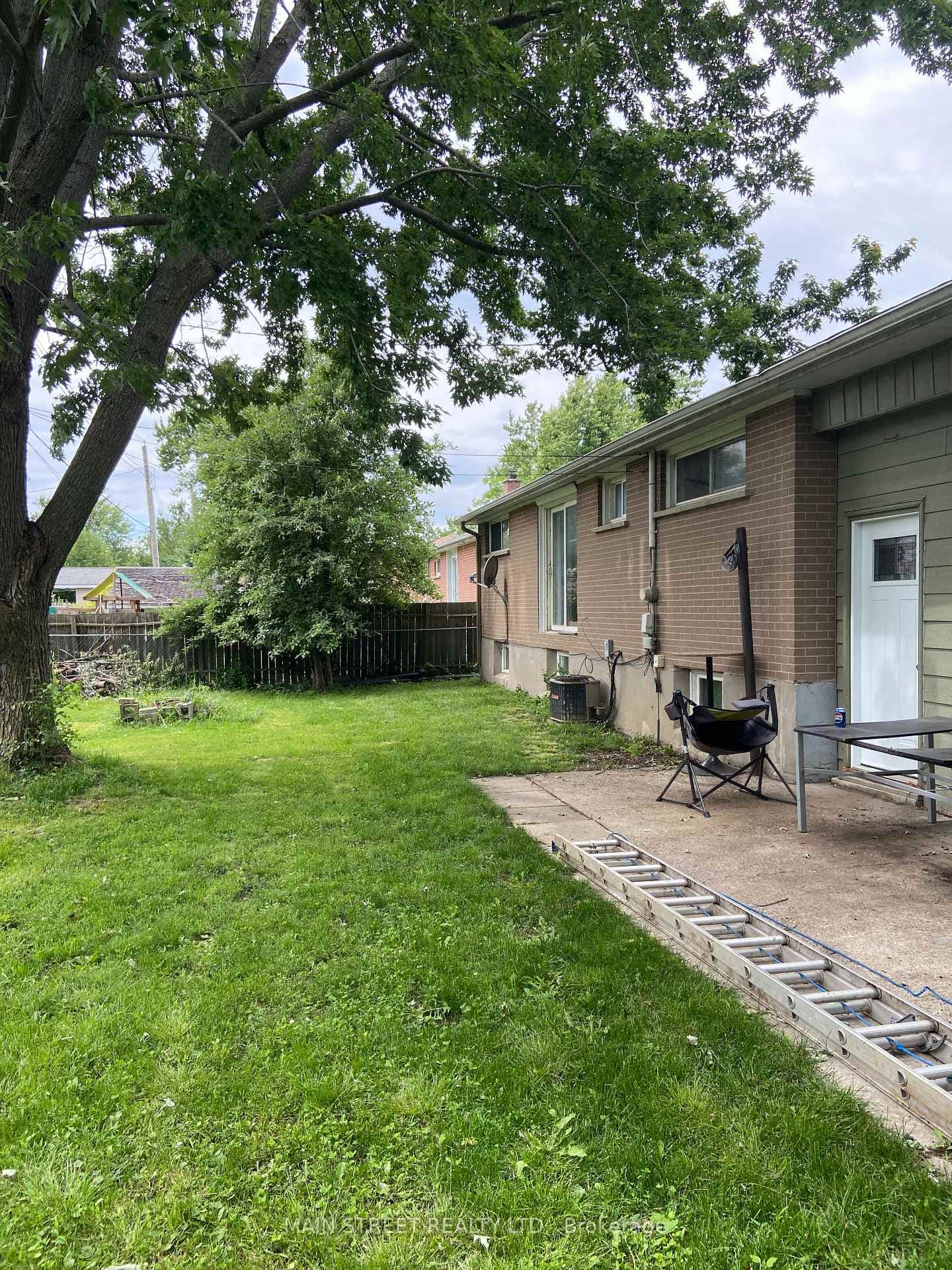 329 James Street photo 4