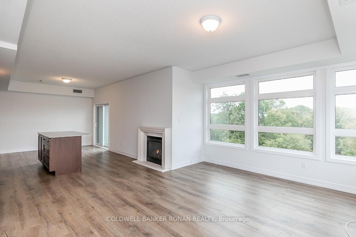69 Boyne Street Unit 407 photo 9