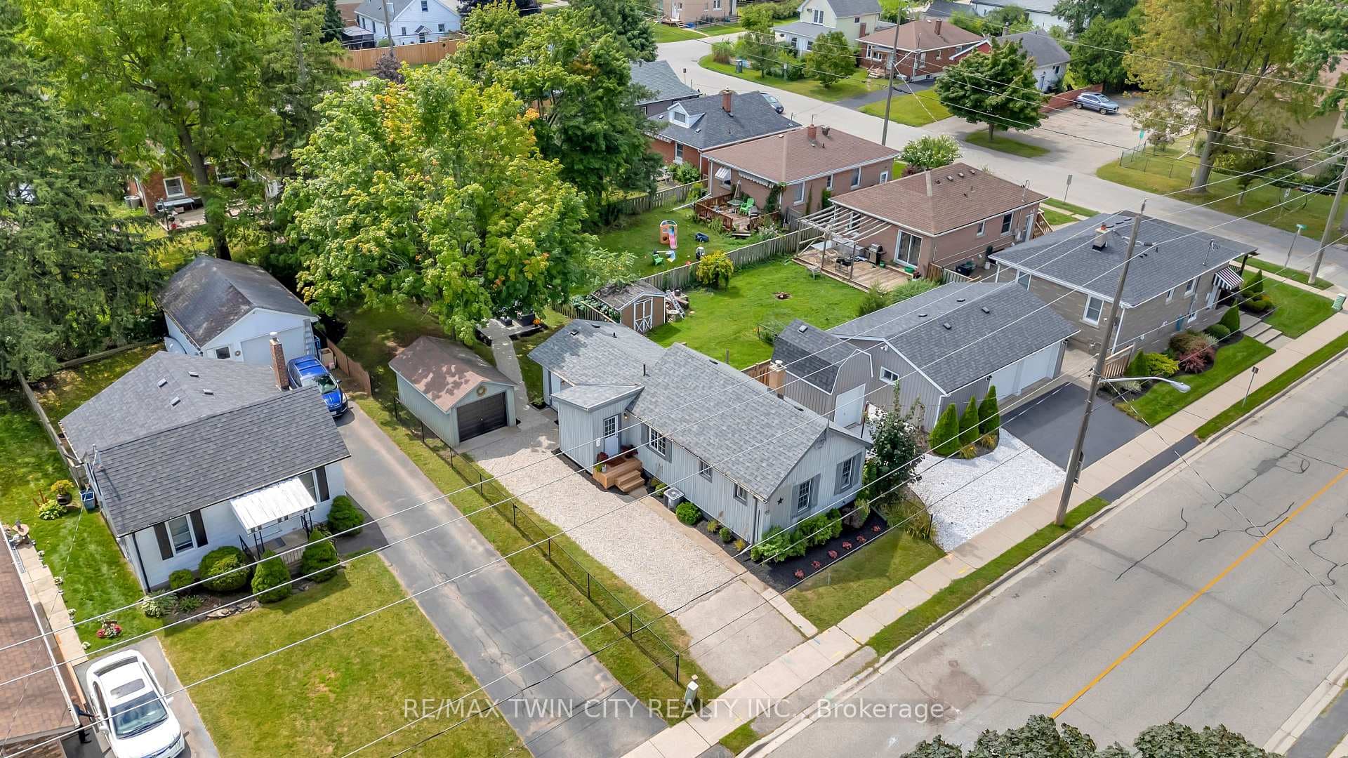 80 Morton Avenue photo 2