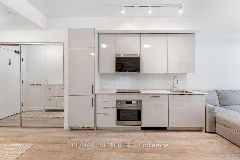 10 Abeja Street Unit 816 photo 4