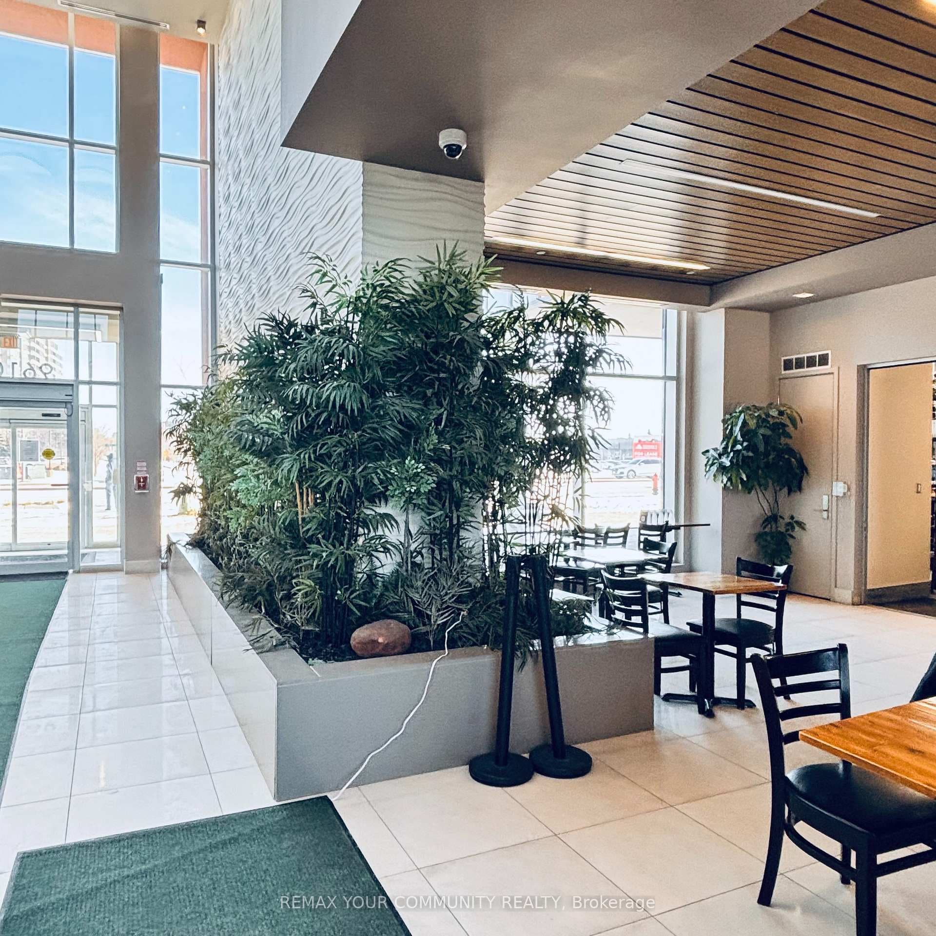 9600 YONGE Street Unit 318B photo 10