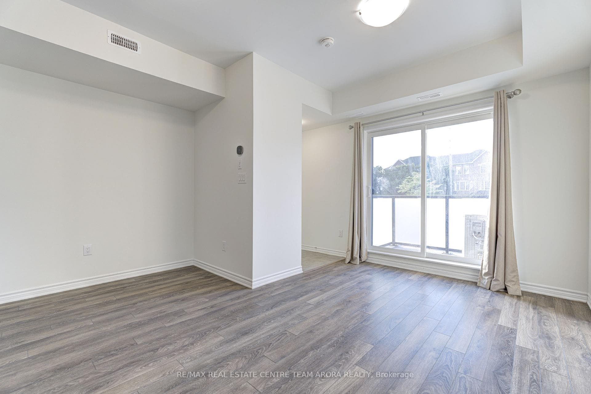 2791 Eglinton Avenue Unit 526 photo 9