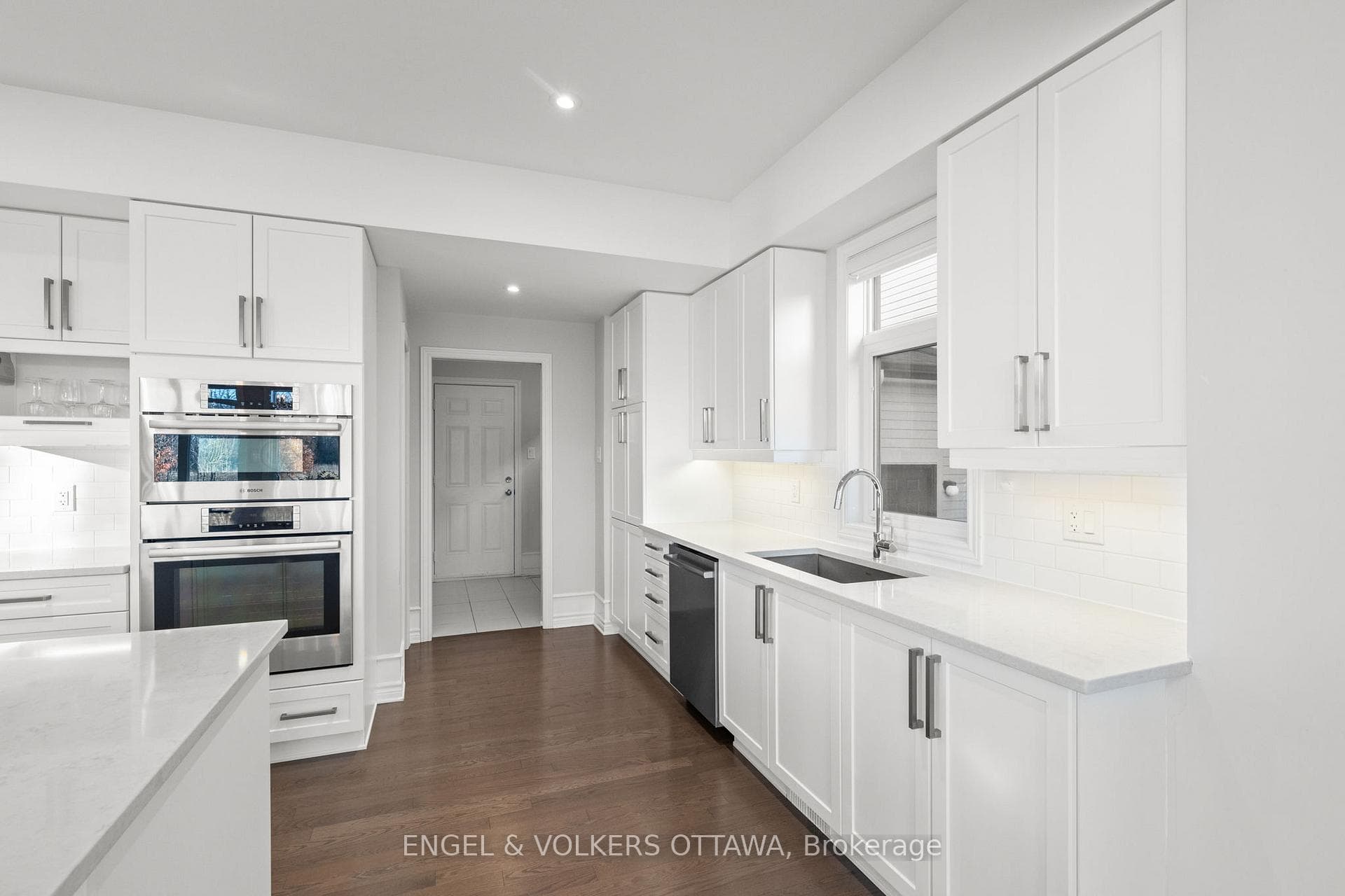 221 Cooks Mill Crescent photo 14