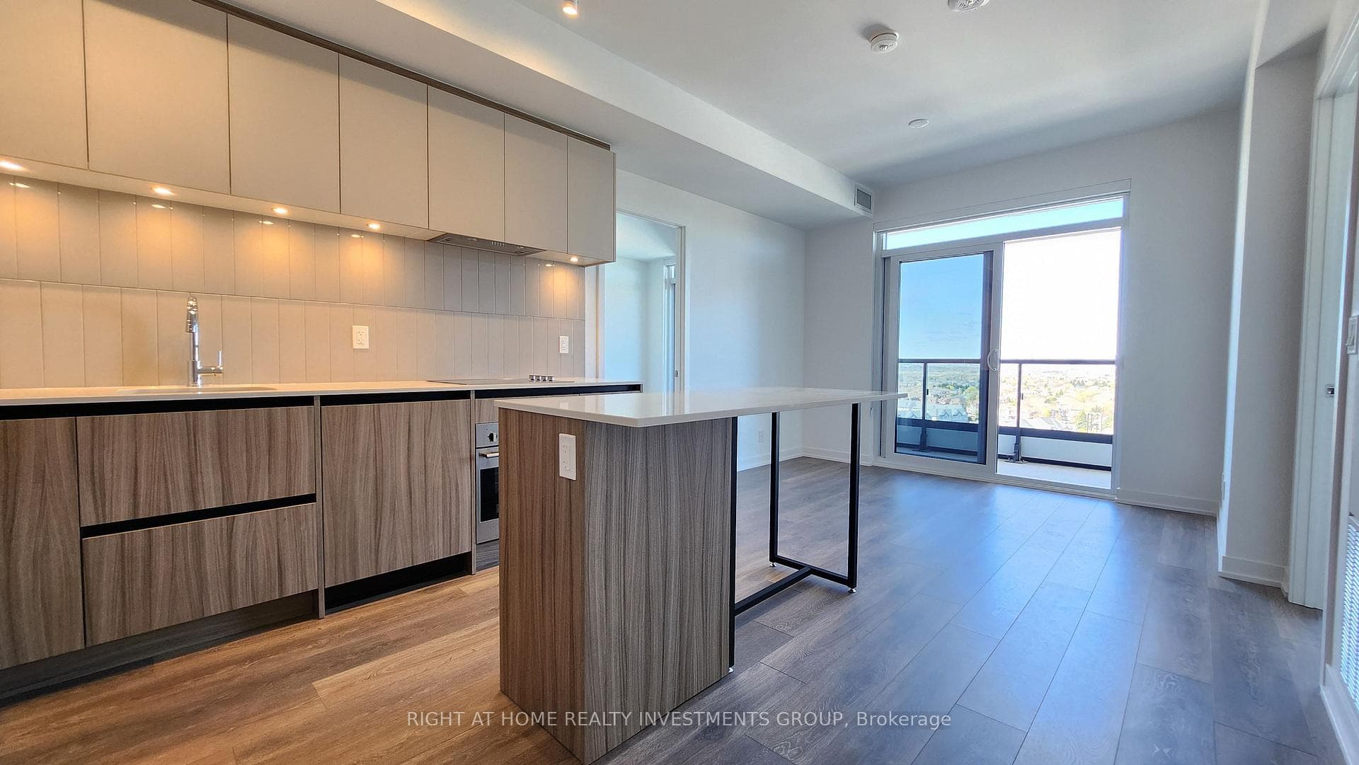 7950 Bathurst Street Unit 1601 photo 2