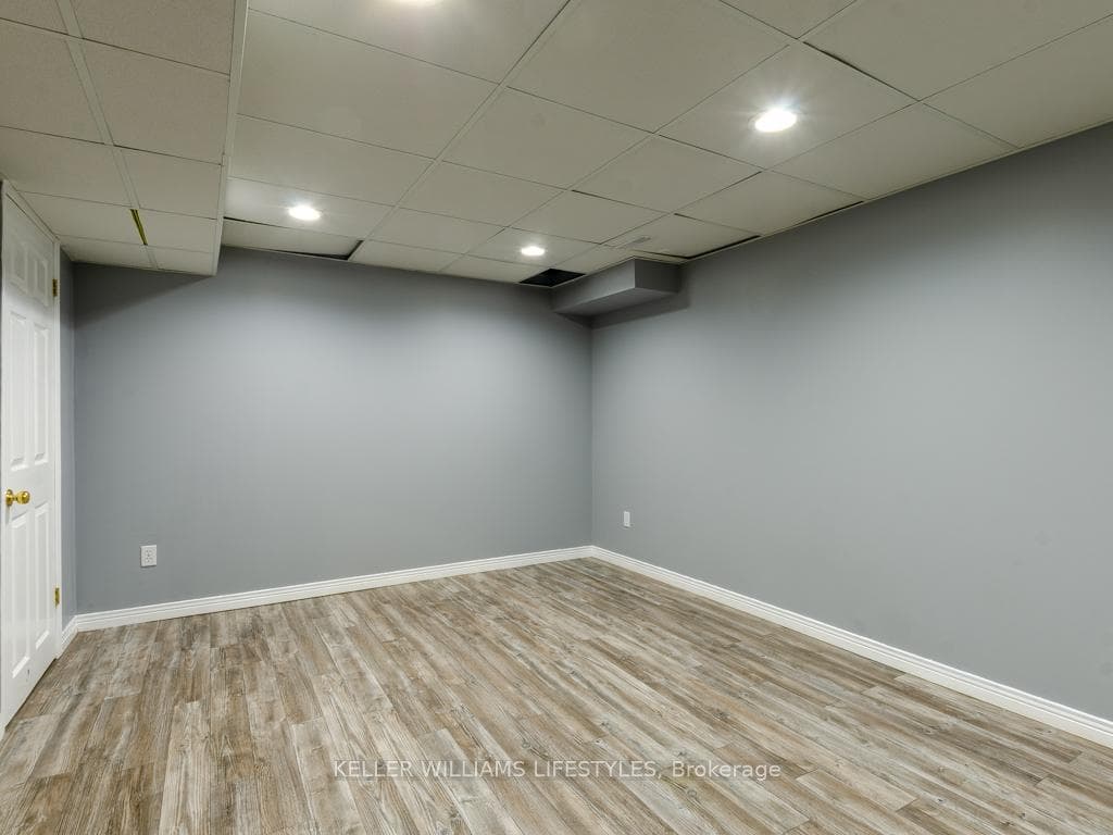 832 Thistledown Way photo 16