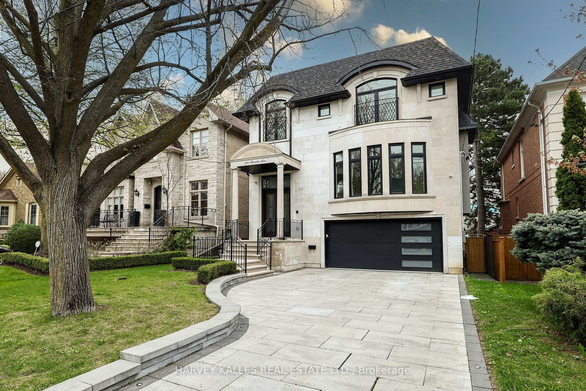 261 Brooke Avenue photo 1