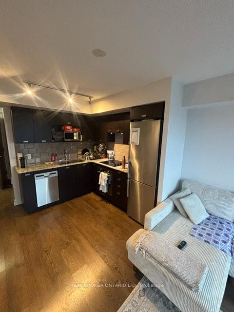 275 Village Green Square Unit 1620 photo 3