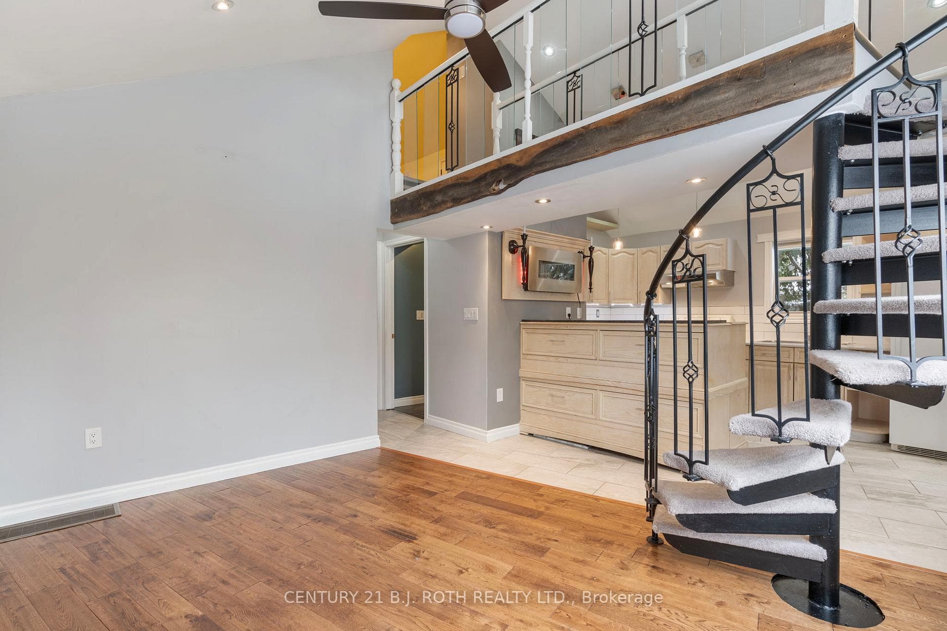 376 Barrie Road photo 16
