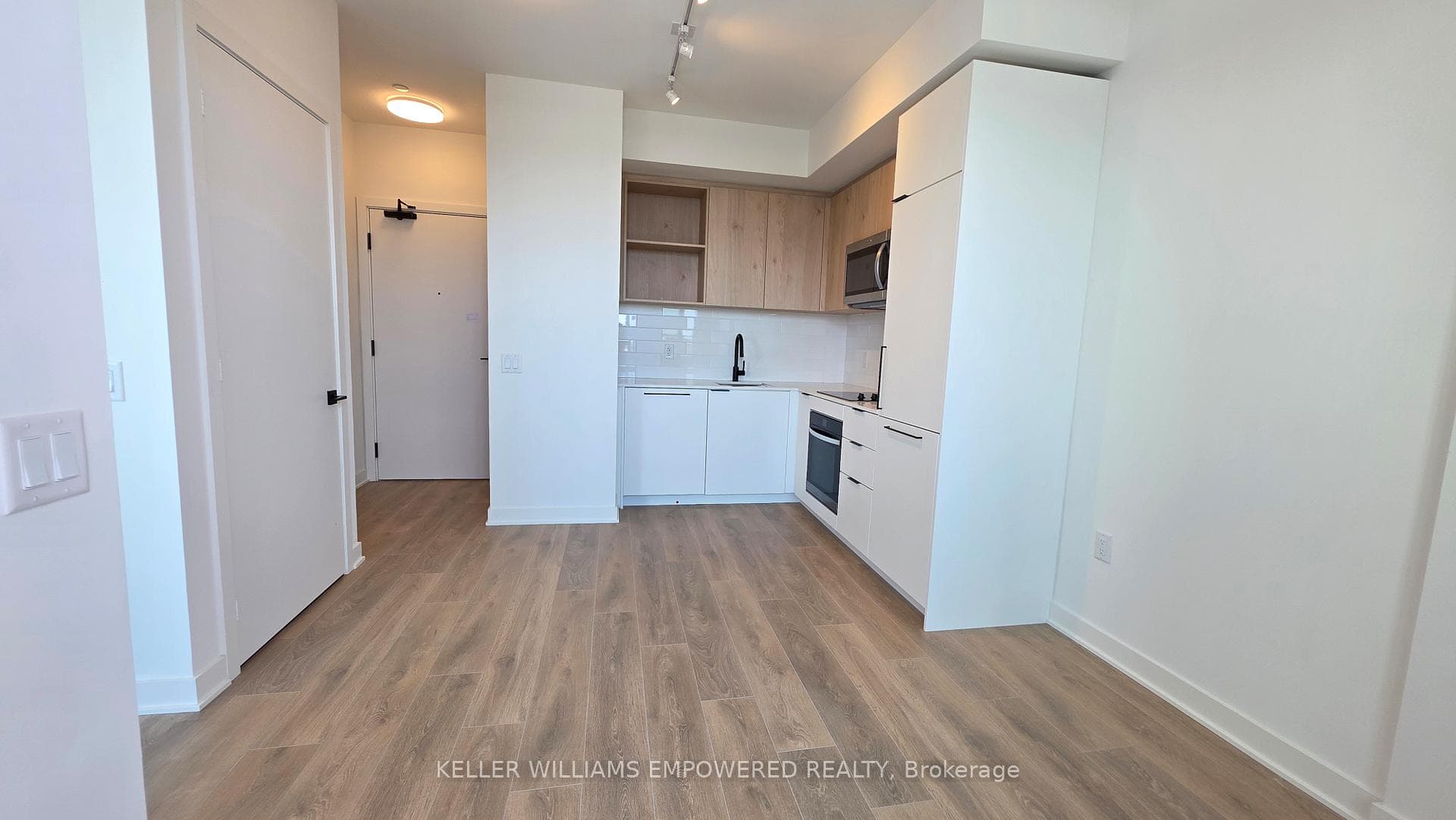 1185 Dupont Street Unit 817 photo 7