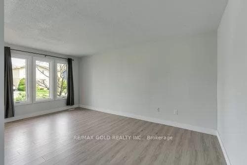 83 Speight Crescent photo 4