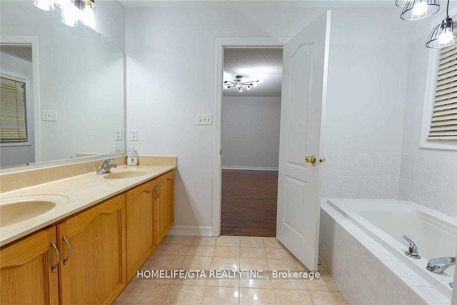 23 Richard Daley Drive photo 32