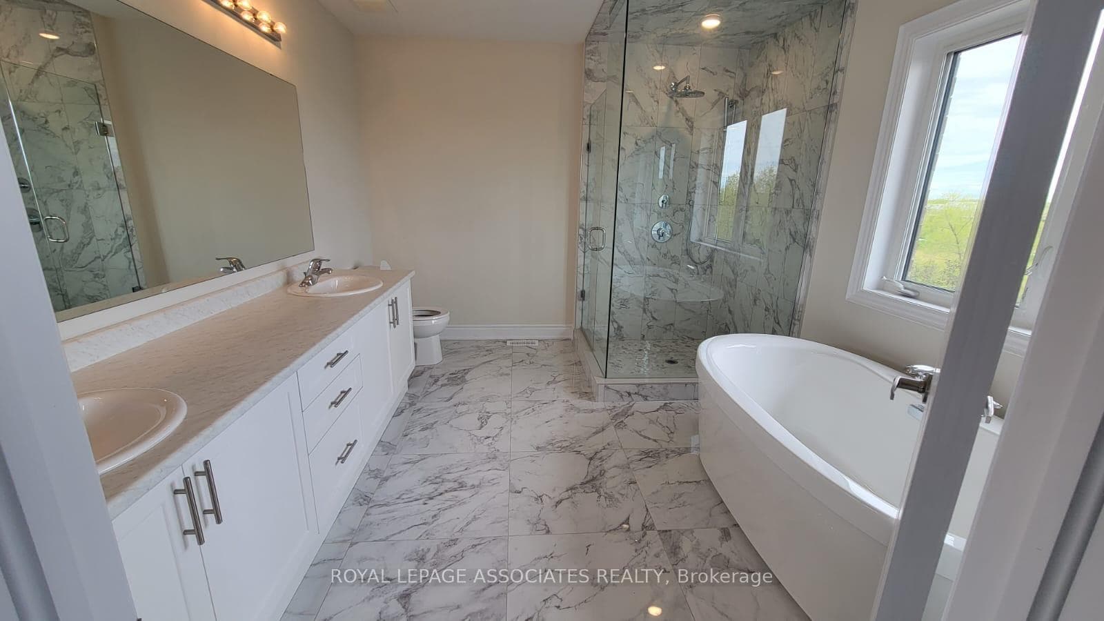21 John Dallimore Drive photo 8