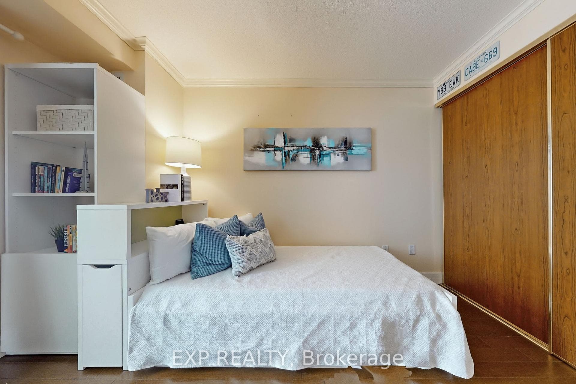 2nd bedroom