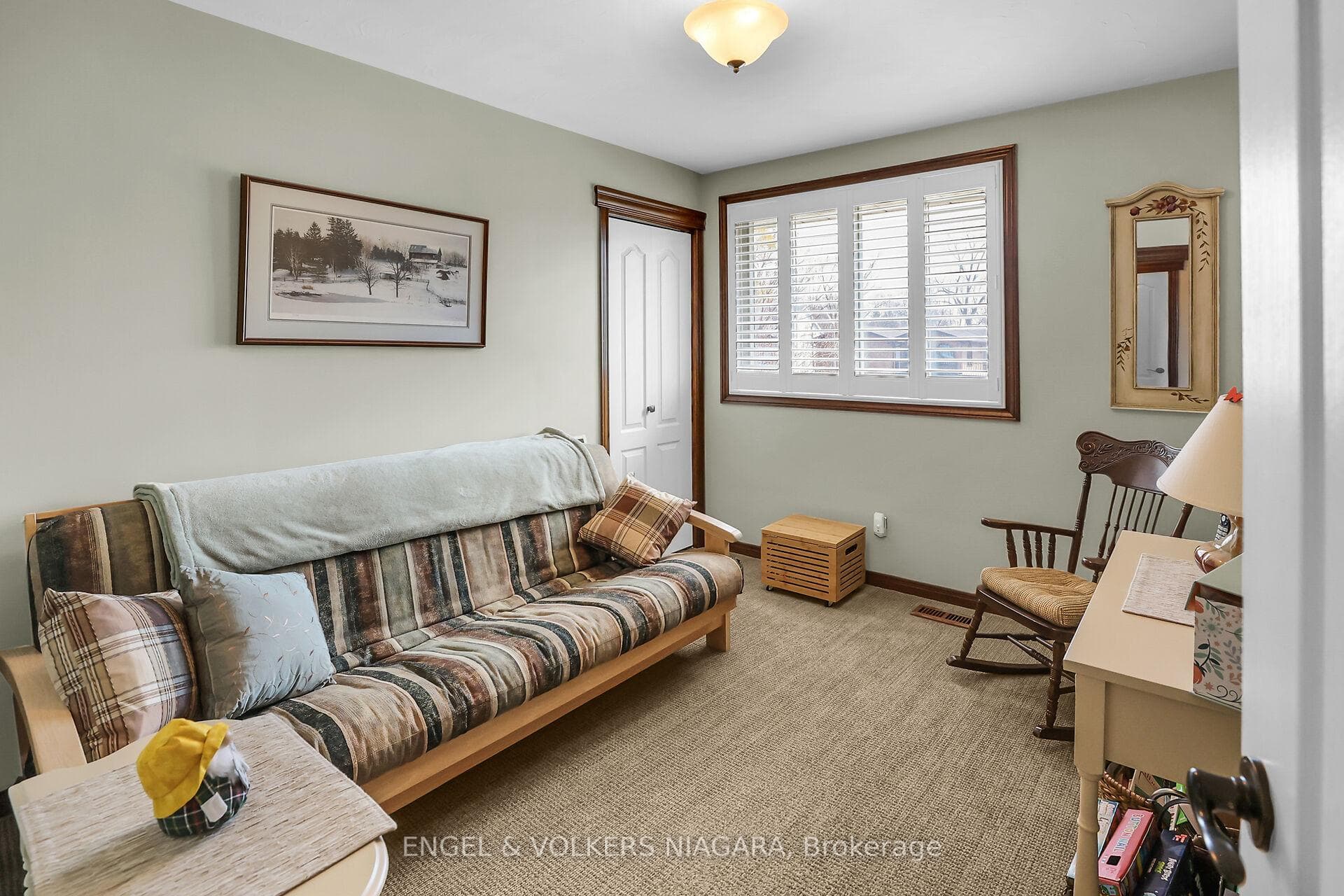 15 Butler Crescent photo 19