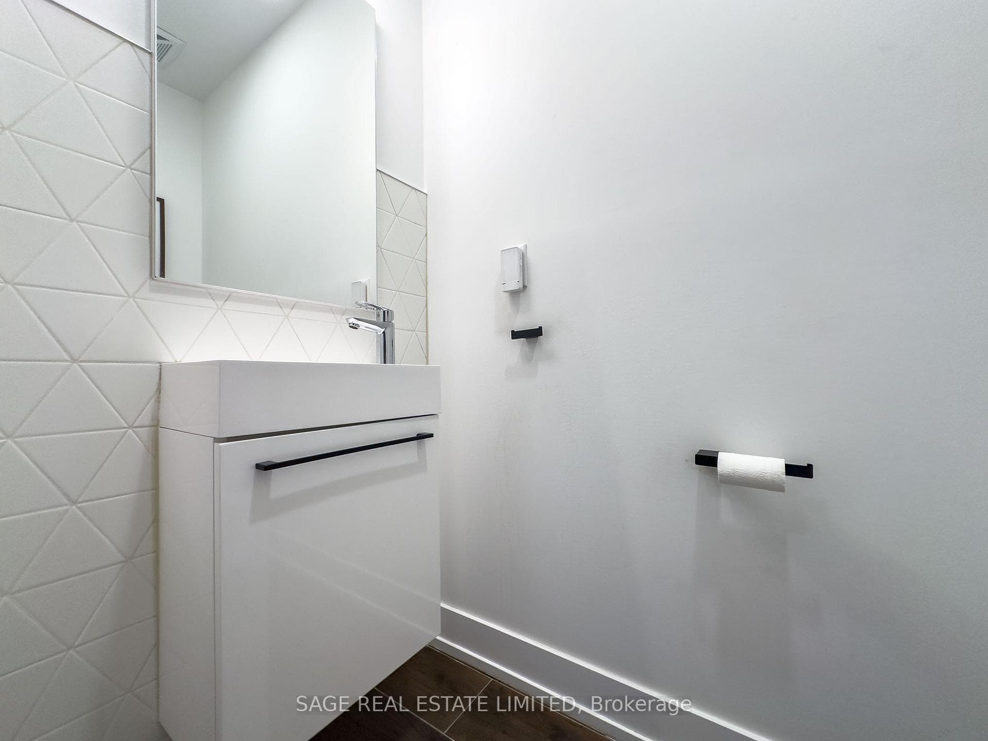 38 Perth Avenue photo 40