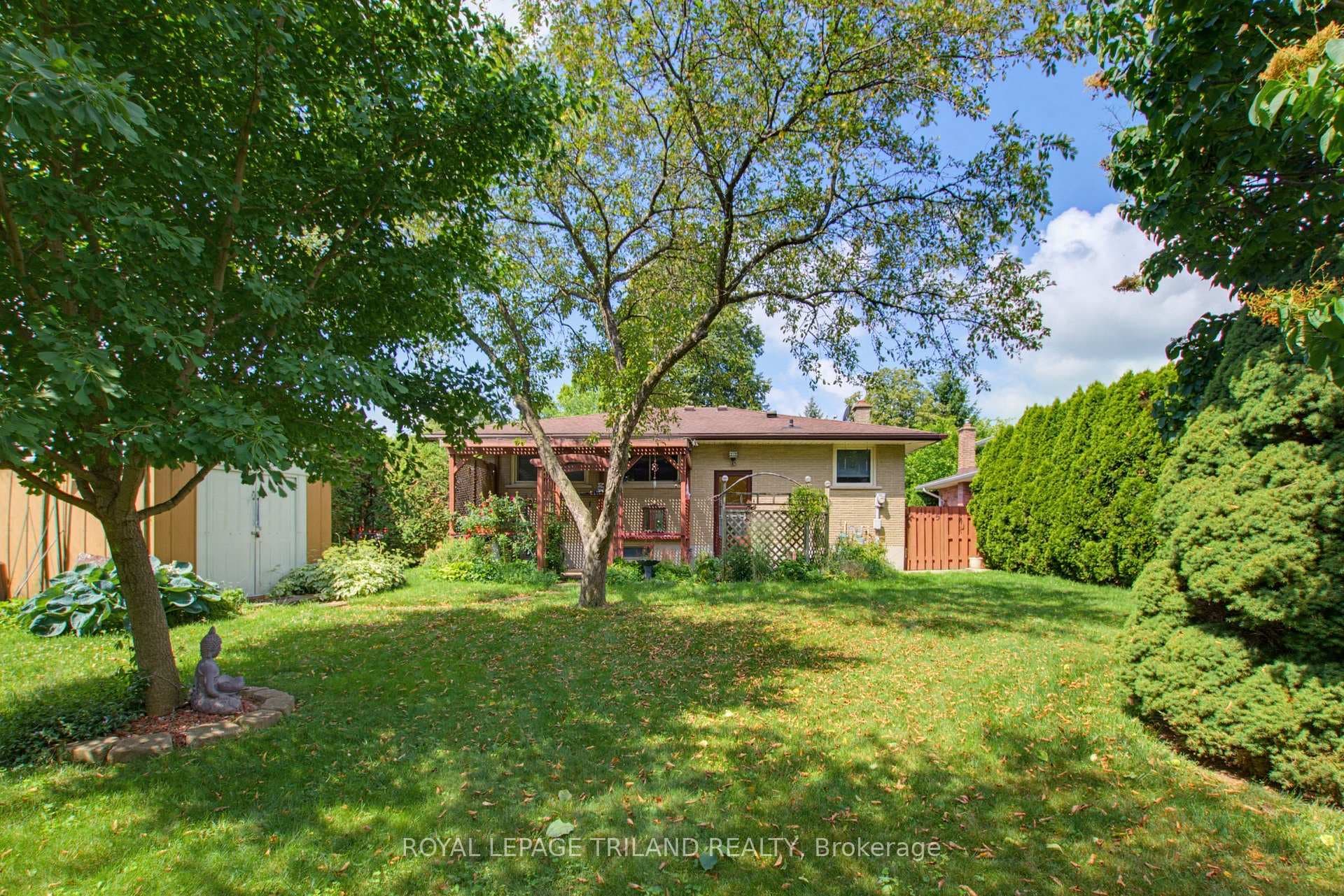 115 Champlain Crescent photo 33