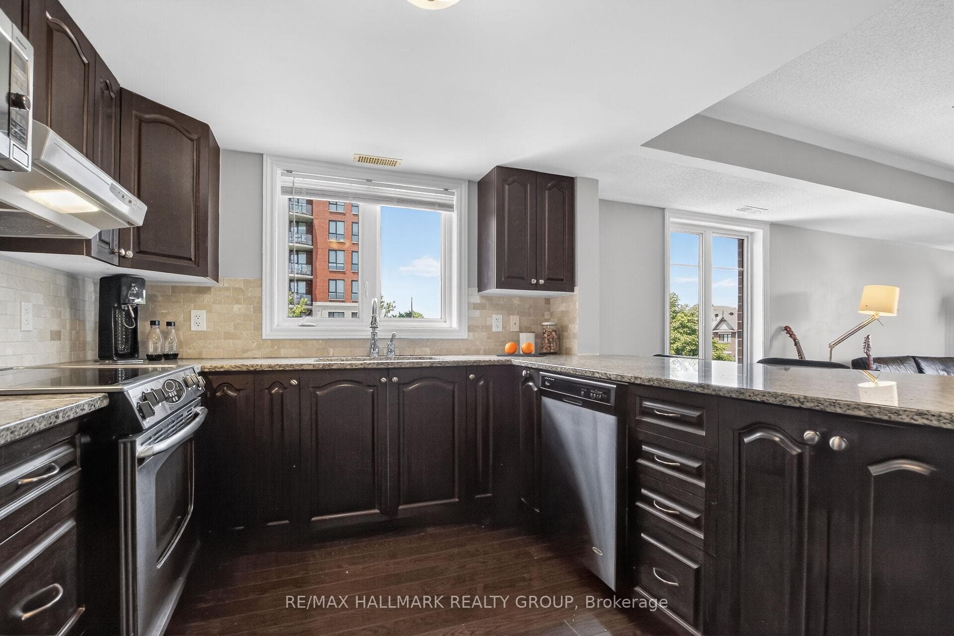 1145 Longfields Drive Unit B photo 6