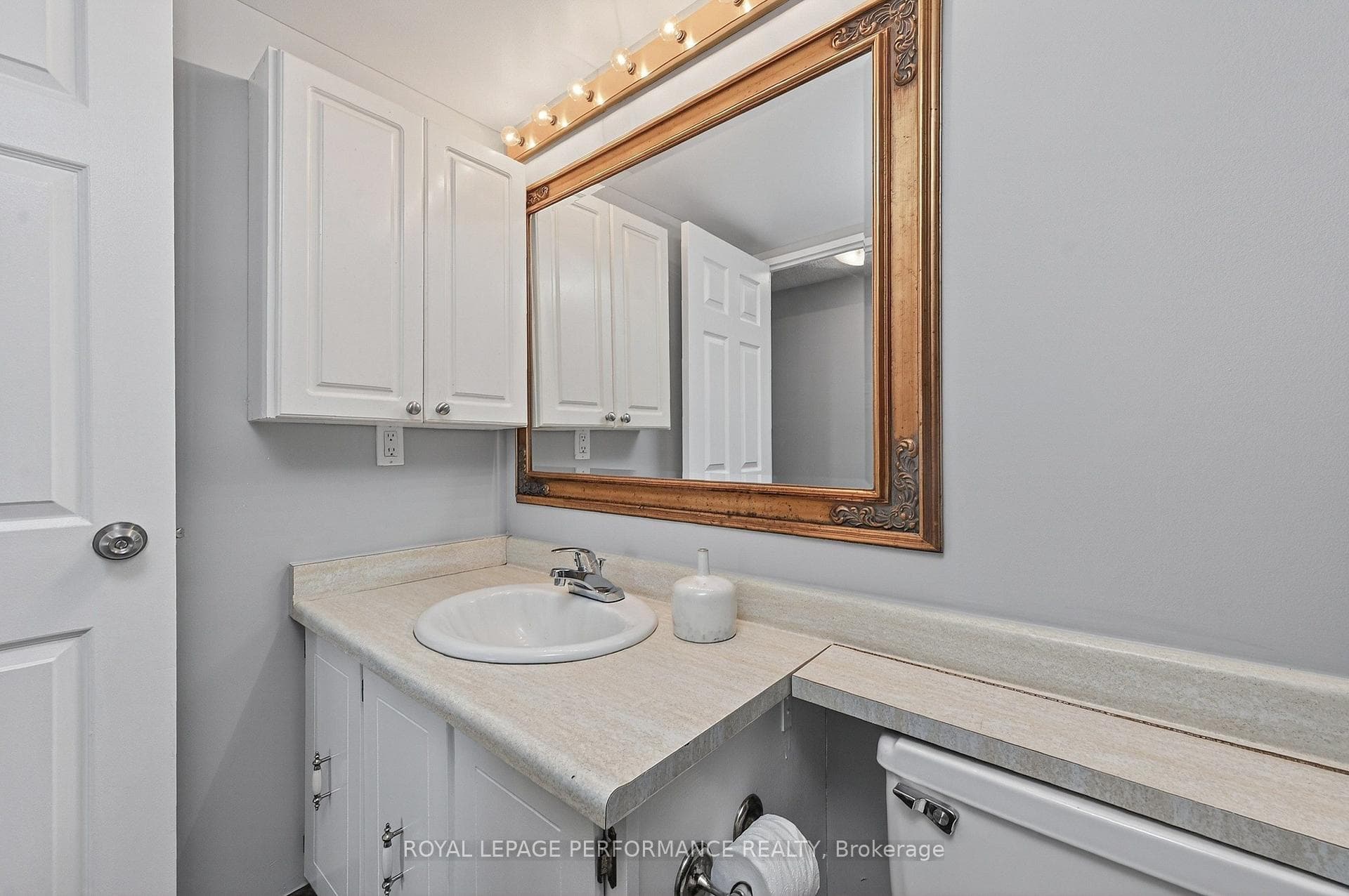 Main bathroom