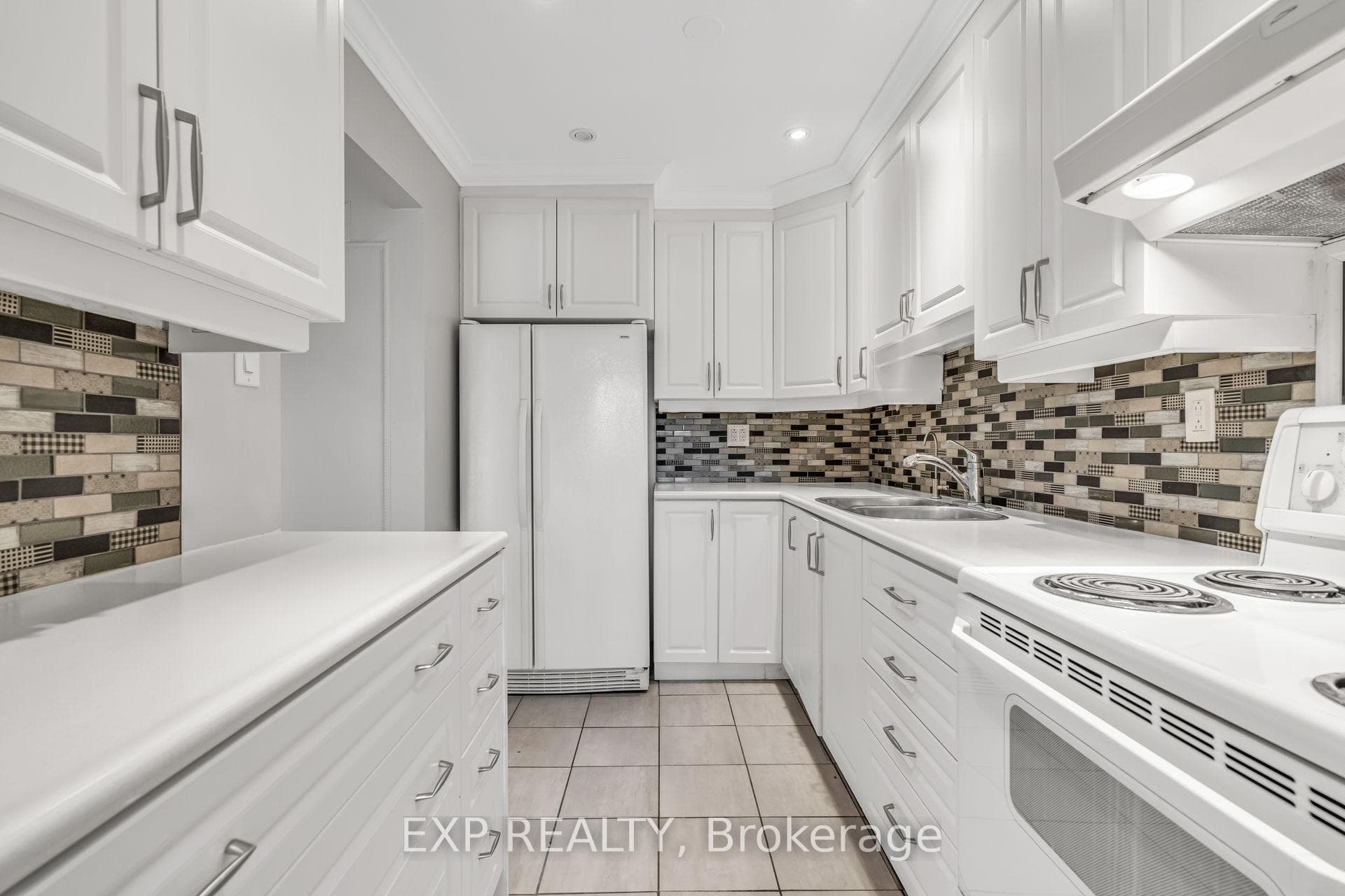 So much counter space!