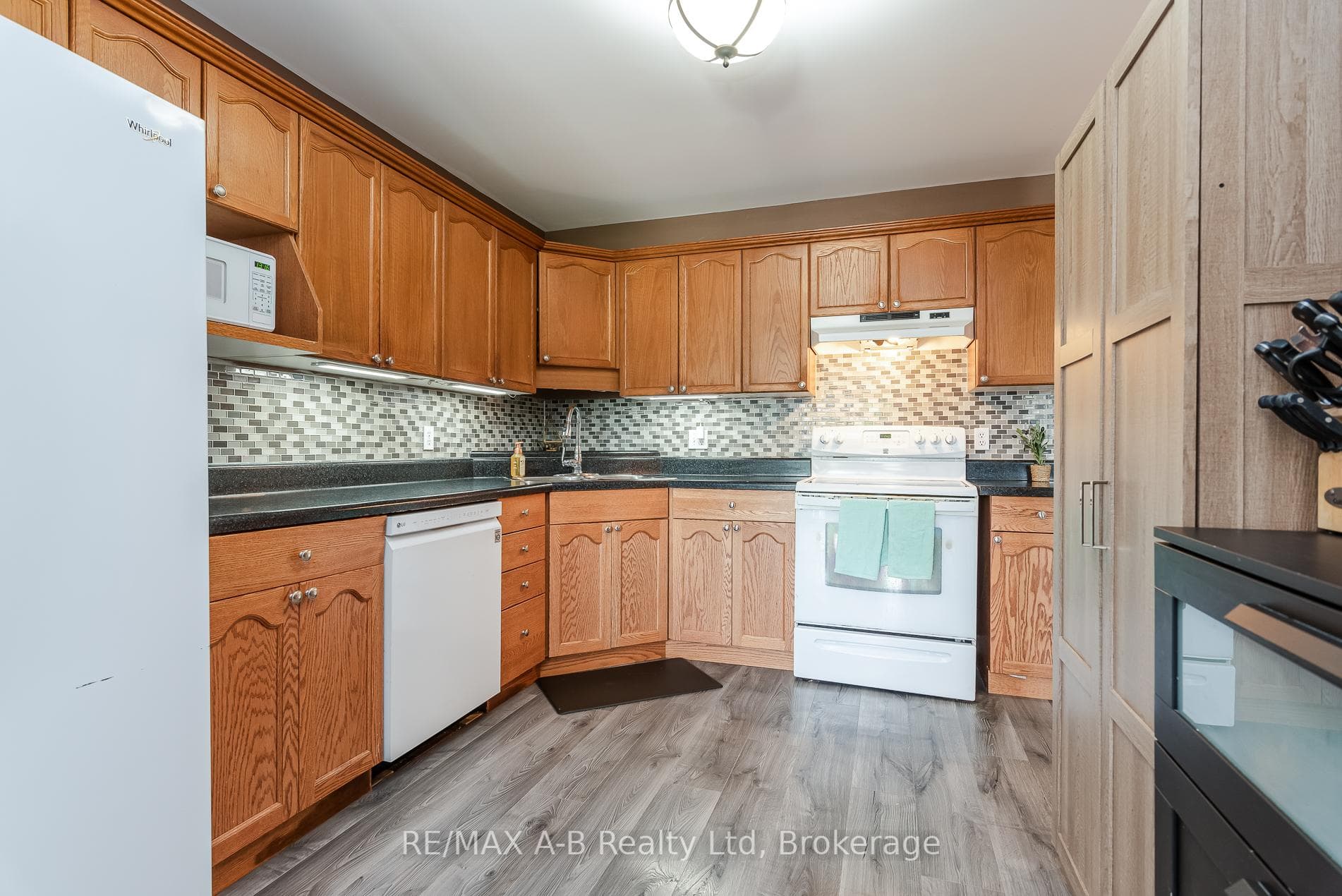 108 Walsh Crescent photo 23