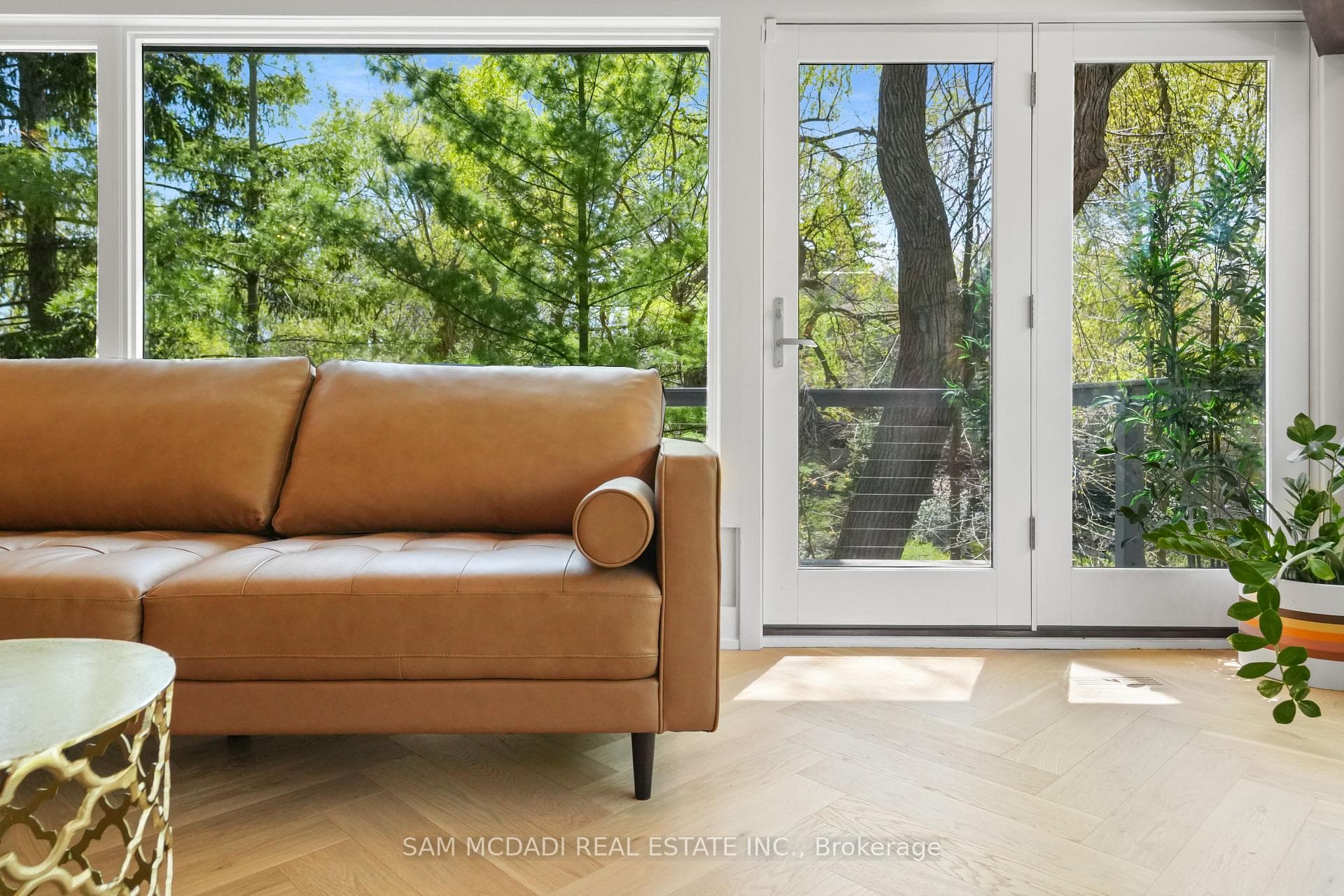 1273 Queen Victoria Avenue photo 8