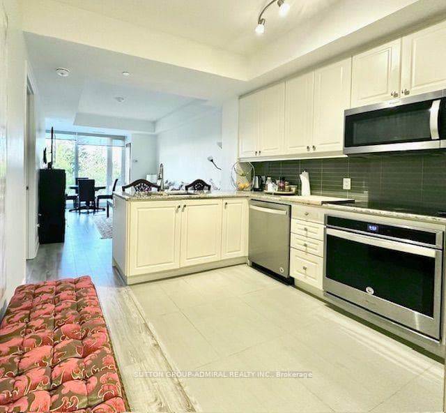 9618 Yonge Street Unit 317 photo 5