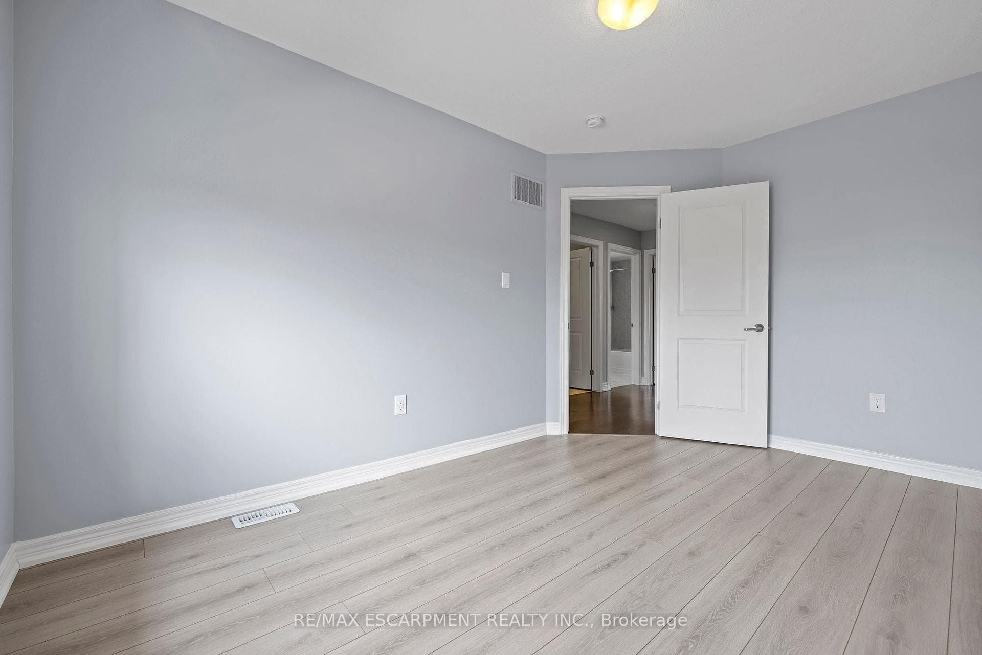 189 Westbank Trail photo 22