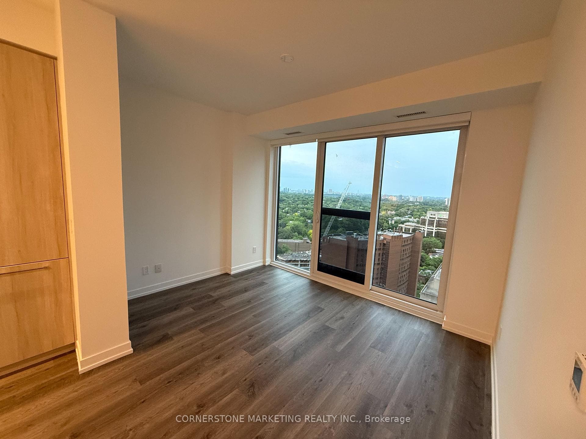 771 Yonge Street Unit 2707 photo 5