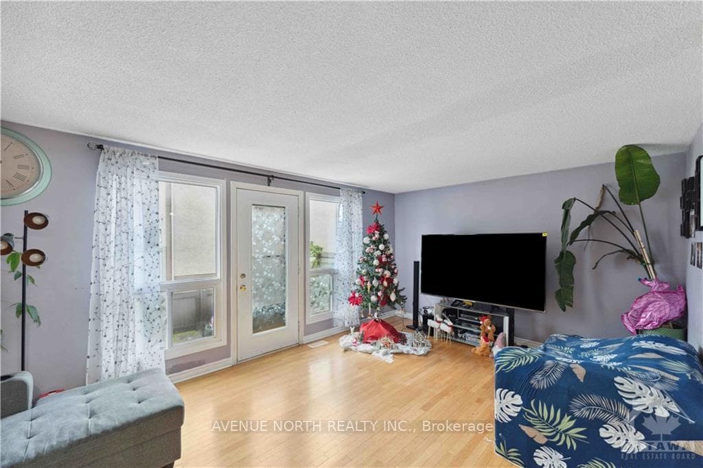 2119 STONEHENGE Crescent photo 4