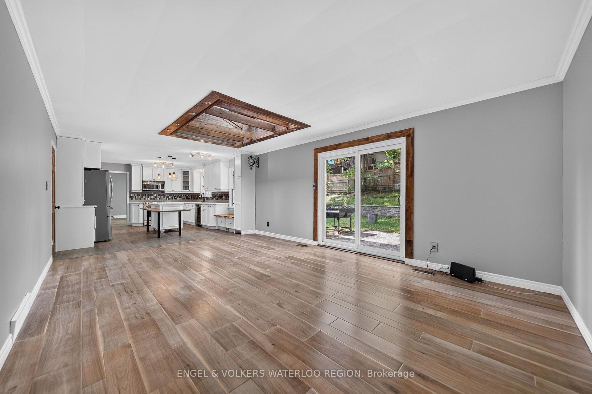 256 Shakespeare Drive photo 18